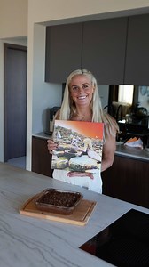 Two of my favorite things Vinyls and cooking 🫶🏼 As promised here is a tutorial of My Vanilla sweet 🍠 Brownies 🤌🏼 If you want a storytelling and facts about why I chose this album click the link bio to see full video 🫶🏼 #saracrocker | Ragnheidur Sara Sigmundsdottir