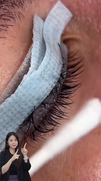 Quick & Easy Way to Remove Lash Extensions ⚡️ | No Burn Method!