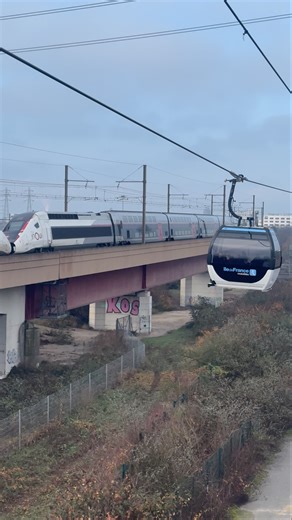 Croisement de légende : Téléphérique VS TGV Duplex ! 🔥 #idfm #train #tgv #téléphérique #railway