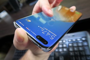 Huawei P40 Pro: Display foarte luminos, imersiv, curbat și cu refresh rate de 90 Hz