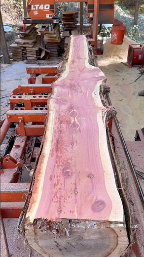 Milling a #cedar #log into 5/4 #lumber on the ‪@woodmizer‬ LT40 #sawmill Woodmizer #carbide blade.