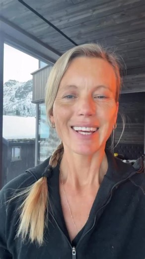 Anniken Binz on Instagram: "Kommenter SUPERVANER for å sikre deg en kopi av den nye boken min 🤩💫 (Reklame for egen bok) Nå er det ikke lenge igjen til du endelig kan få sitte med nøkkelen til varig endring i hendene! Den nye boken min Supervaner er om ikke lenge i butikkhyllene 🤩 Jeg VET at denne boken vil endre livet ditt og gjøre at du går fra å være en som holder på målene sine i et par uker før du detter av, til å bli en som får til alt du bestemmer deg for 🤩 Hvor fantastisk er ikke det?
