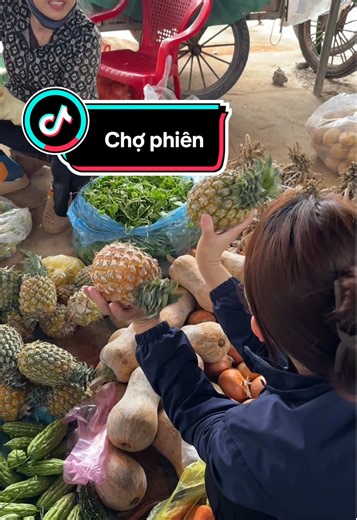 Đi cả tuần về rồi mới edit nổi,chợ phiên ở quê vui lắm mọi người ạ lâu lâu mình xuống ngoại lần nào cũng phải rủ ô g trung đi xem có gì hay không #vuive #giaitri #giadinh #dailyvlog #xuhuong