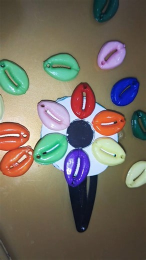 diy colourful cowrie shell hair clip holi special #art #diy #creativity #ytshorts