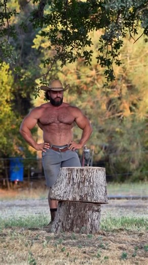 Über Masculine on Instagram: "@luke_the_hulk . . . #muscle #stud #musclegod #worship #muscleworship #manly #men #hunk #flex #bodybuilding #pose #biceps #pecs #abs #quads #bouldershoulders #testosterone #alphamale #alphamuscle #instafollow #musclepower #flexfriday #gym #gymlife #fitness #fit #gymmotivation #bodybuilder #musclepower #musclemass"