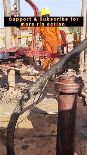 How Oil Rig Workers Remove Pipe Using Tongs 😱