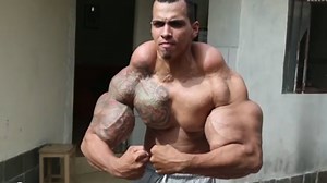 Quest to Look Like Incredible Hulk Backfires - Muscle & Fitness