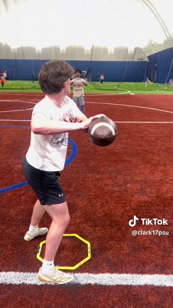 Quarterback Training: Mastering Clean Throwing Mechanics