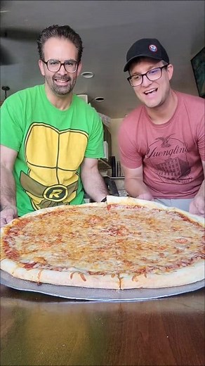 Tackling the long-running team 30" pizza 🍕 🍕 challenge from Luigi's at the Beach in San Diego, CA with fellow eater Ethan Teske.This was only his second food challenge in the state of California. Filmed in July 2024. Would you attempt this one? #pizzaparty #pizzalover #foodies #tagteam #foodlovers #eating #cheatday #cheatmeal #carbs | Freak Eating