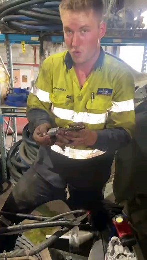 Removing diesel injectors from a MBE4000 engine. No special tools, just M8 nut, bolt and socket. Too easy!! 😜 #primedieselwa #dieselmechanic #fieldservicemechanic #dirtyhands #Freightliner #mbe4000diesel #trucking #transport #perth #Australia | Prime Diesel WA