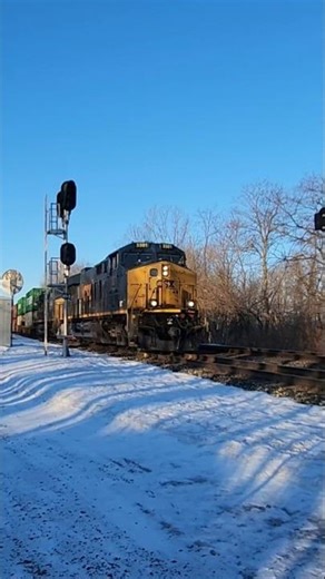 CSX stack train I104 passes by signals with an AC/DC consist of locomotives. 21326 #shorts #railway