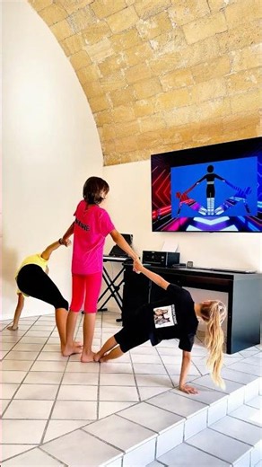 3 Sisters Take On The Ultimate Pose Challenge 😱 #challenge #game #posechallenge