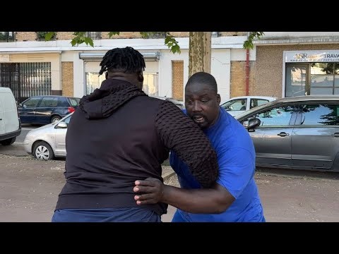 Exclusif- Séance de footing matinale de Gris Bordeaux et Gris 2 dans les rues de Paris avant le…