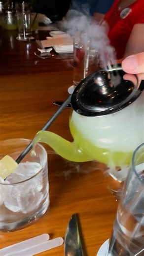 This $149 Lip Smacking Foodie Tour took us to three of the best restaurants at MGM Grand Las Vegas. #vegas #lasvegas #vegasstarfish #vegastour #mgmgrand | VegasStarfish’s Tips & Tricks