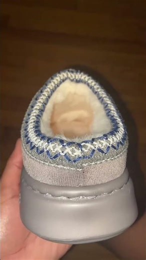 Step Into Cozy: Stylish Plush Slippers for Ultimate Comfort!