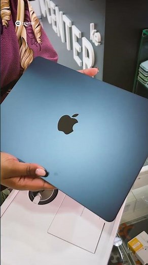 Unboxing MacBook Air M4 13” in Midnight — This Is the One