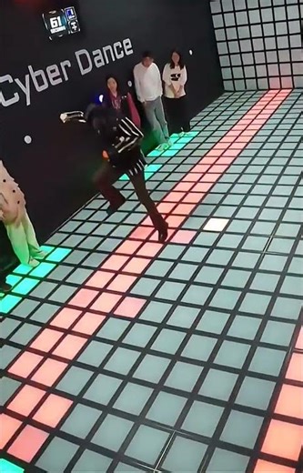 Cyber Dance: El Baile del Futuro