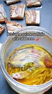 Acciughe salate sott'olio: ricetta calabrese di Nonna Picetto 🌶️ Se vorrai, troverai la ricetta con dettagli e curiosità sul mio Ricettario. Basta che digiti su Google:"acciughe Nonna Picetto" e ti apparirà immediatamente o scrivimi "ricetta" nei commenti o su Messenger e ti risponderò al più presto. Un grandioso saluto e Buone Feste da Nonna Picetto 🌶🎄❤ #nonnapicetto #cucina #perte #vigiliadinatale #vigiliadicapodanno #calabria #calabriafood #cosenza #cosenzafood #cucinatradizionale #cucinai