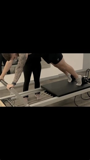 The reformer is a powerful rehab tool that adapts to your stage of recovery. Springs can support movement when you need assistance, or challenge you as you regain strength and control. In our 1:1 Reformer Rehab sessions, we focus on rebuilding strength, coordination, and confidence in your body — safely and effectively. 💪 Rebuild. Realign. Recover. Interested in Reformer Pilates 1:1 sessions for injury rehab, movement recovery, or simply to regain your fitness? 📞 Contact us today to learn more