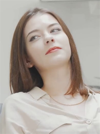 🔹La pianificazione digitale è la base del successo nei trattamenti con allineatori. Con l'aiuto di software specializzati e modelli 3D, l'ortodontista può simulare movimenti, prevedere risultati e personalizzare ogni fase del trattamento: tutto parte da una scansione intraorale di alta precisione, che sostituisce le impronte tradizionali e permette di definire la sequenza di allineatori e le forze necessarie con maggiore accuratezza. Una pianificazione rigorosa garantisce movimenti entro i limi