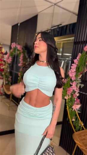 Renata Nascimento on Instagram: "🌺"