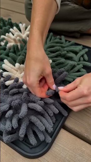 DIY - A no-sew fleece snuffle mat for Scout 🐶
