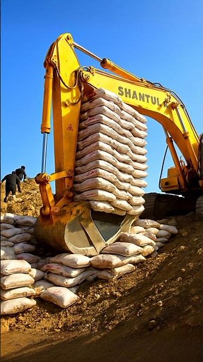 ২০০ বস্তা সিমেন্ট লোড দিলাম ভেকু তে #training #constructionequipment #excavator
