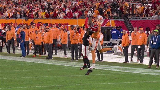 Mike Evans Pulls Down 45-Yard Catch | Falcons vs. Bucs Highlights