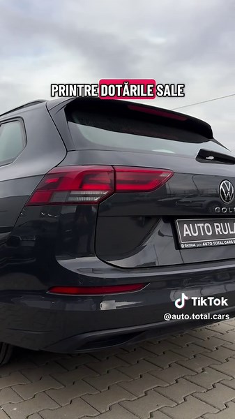 Volkswagen Golf Variant 2.0 TDI 116 CP DSG Life €18.271 Garanție 12 luni Climatizare automată Faruri LED și lumini de zi LED Adaptive Cruise Control Sistem de asistență la menținerea benzii și avertizare unghi mort Recunoaștere semne de circulație și Traffic Jam Assist Senzori parcare față/spate Bluetooth, Android Auto și încărcare wireless pentru telefon Keyless start și frână de parcare electrică Volan multifuncțional îmbrăcat în piele Sistem Start/Stop și recuperare energie la frânare Pentru 