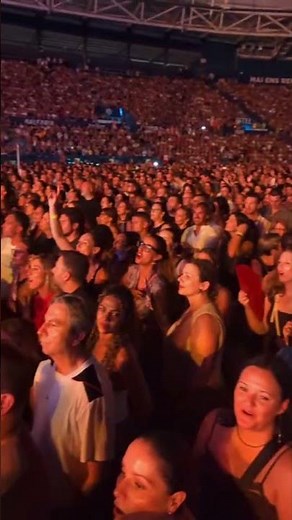 València se entrega a los himnos de Alejandro Sanz