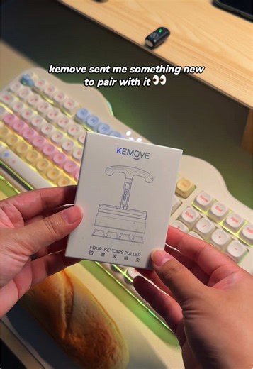when kemove reached out to send their P11 keycap puller i was excited to try it out. being able to pull four keycaps at once makes modding and cleaning way quicker, and it even works smoothly on the bigger keys like space bar, enter, shift, and backspace. paired with the kemove switch puller i showed before… i basically have the full modding combo now 🤭 #keycappuller #kemove #modding #mechanicalkeyboard #keyboardmodding