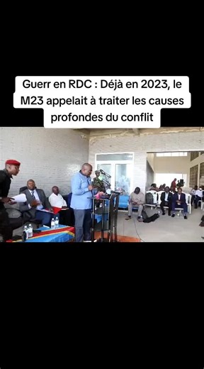 #Throwback | En 2023, le #M23 fustigeait déjà la posture belliciste du gouvernement congolais en dépit des appels au cessez-le-feu, réitérant par ailleurs son engagement à un dialogue direct. Il s'était ainsi retiré de plusieurs villages et localités qui avaient été repris par la force de l'#EAC. 3 ans après, le mouvement armé qui a depuis conquis une grande partie du Nord-Kivu et Sud-Kivu, accuse #Kinshasa de privilégier là encore l'option militaire en multipliant des attaques contre ses positi