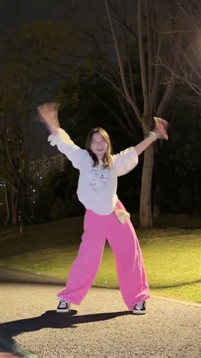 Spring is the time to dance such a vibrant dance #钻石#Xiaopangpang choreographed#Basic