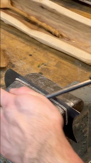 How to Sharpen a Card Scraper with a Burr