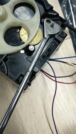 coin hopper-Adjust the hopper valve to adapt to different sizes of coin dispensers