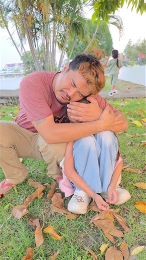 Dad is addicted to his cell phone and doesn't care about his son. 😭😭#comedy #bright