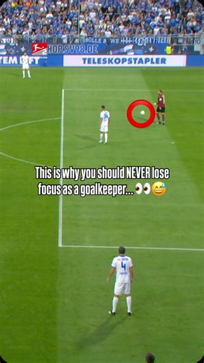 This goalkeeper played it ‘𝘁𝗼𝗼 𝗰𝗼𝗼𝗹’ 😅 #Bundesliga2 | Bundesliga