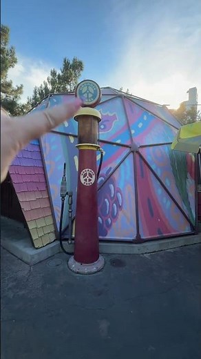 Shy girl photo spot at the Disneyland resort