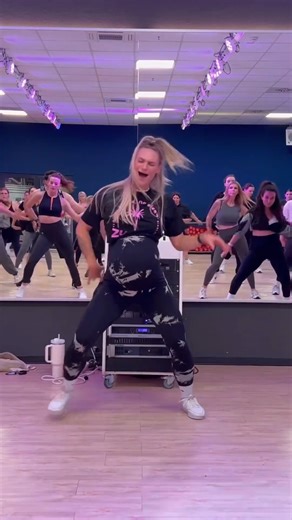 888K views · 9.8K reactions | Mamma's got moves 殺 : "Inna Di Club" by @buskilaz @djseptikmusic : @zumba.kristin | Zumba Fitness | Facebook