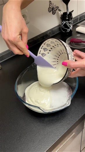 83K views · 195 reactions | Ako još uvek niste probali baklavu sa makom po našem receptu, sada je pravo vreme! Napravićete je veoma lako, a dobićete neverovatno ukusnu poslasticu. Ceo #recept je u komentarima ❤️ #marininakuhinja #marininrecept #baklava #makbaklava #maklava #kolaci #domacikolaci #domacabaklava #baklavasamakom #ramazan #Ramadan #kakosepravi #najlepsikolaci | Najbolji domaći video recepti | Facebook