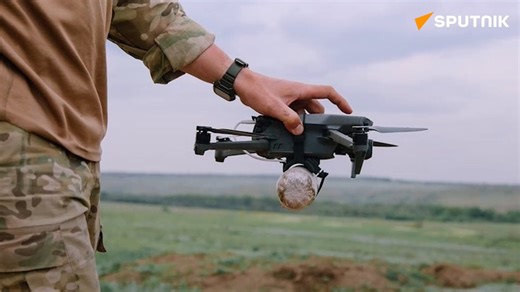 🇷🇺🪖 Russia innovates UAV warheads capable of striking any targetRussia's Rostec state corporation unveiled mass-produced drone warheads unified across different platforms — FPVs, bomber drones, multicopters, loitering munitions — with no maintenance required.The new munitions can destroy anything from armored vehicles, command posts, and shelters to artillery, air defense systems, and drone control nodes.🔹 For FPV drones: thermobaric fragmentation rounds that neutralize enemy personnel withi