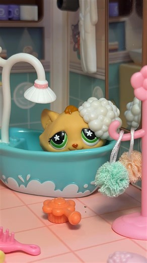 ♡︎ 𝘭𝘱𝘴 𝘦𝘷𝘪𝘦 ₊˚ෆ on Instagram: "I’m in love with @minilpsshop’s bath tub set 😍😝💋#lps #lpsvid #littlestpetshops #lpsskit #lpscollection"