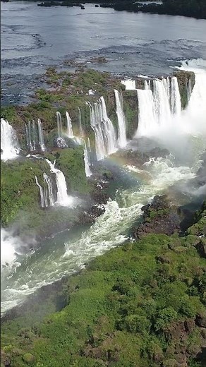 Les chutes d'Iguazu vues du ciel. Vidéo de drone en 4k