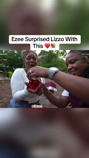Ezee Gave Lizzo A Special Gift 🎁 #ezee #lizzo #streameruniversity #shorts