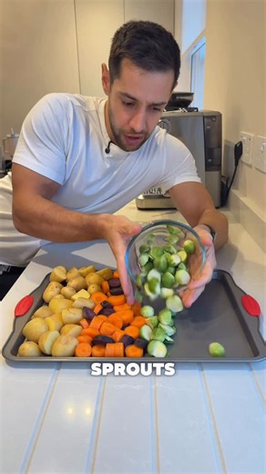 Adam Hoad | Women’s Fitness And Weight Loss Expert on Instagram: "💾 Save this recipe for later HERE ⤵️✨ 🥘 Super simple high protein lemon garlic chicken tray bake Recipe (4 servings): 🥔 700g baby potatoes 🥕 200g carrots 🥬 200g Brussels sprouts 🫘 240g cannellini beans, tinned and drained 🍗 600g skinless chicken thighs Lemon garlic honey marinade: 🫒 1 tbsp olive oil 🧄 3 cloves garlic, crushed 🍋 Juice of 1 lemon 🌿 1 tsp dried oregano 🍯 1 tsp honey 🧂 Salt and pepper to taste ⸻ Method 1.