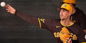 Padres reliever Hoeing out for '26 season after elbow surgery