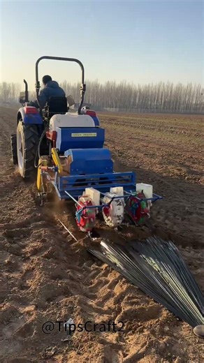 🚜 The "field manager" behind the tractor handles three heavy tasks at once.#efficientproduction