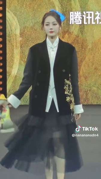 catwalk 😄😍✨️ #dilrabadilmurat #dilrabadilmurat迪丽热巴 #dilireba | dilraba dilmurat