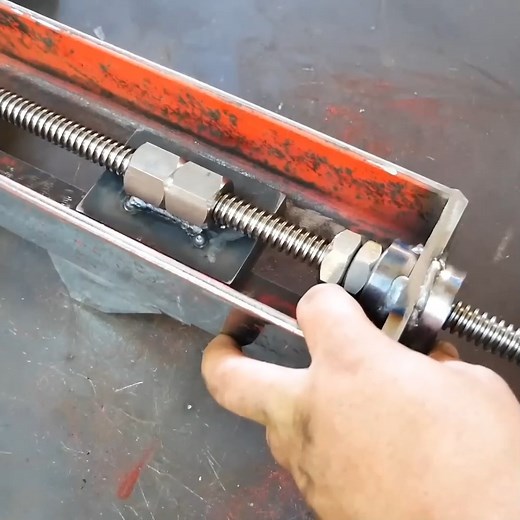 Making Vise for cutting metal circular saw a cutting metal | Miniviclas