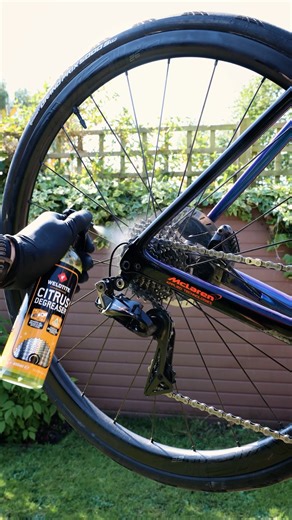 🍊 Weldtite Citrus Degreaser 🚴‍♂️ Weldtite Citrus Degreaser uses a powerful biodegradable formula to cut through dirt and grime. Simply spray onto your drivetrain, agitate with a brush, then rinse clean. The water-based, non-corrosive formula is safe for all bike components, materials and paintwork – tough on grime, gentle on the environment. #optimisedbyweldtite #cycling #bikelife #biketech | Weldtite